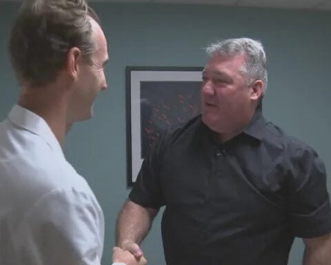 Man thanks surgeon who saved his life: "the best Christmas present I could have got"