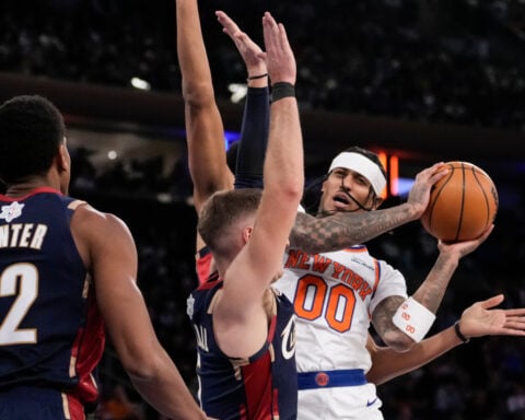 Brunson and the reserves lead a Christmas comeback as the Knicks beat the Cavaliers 126-124