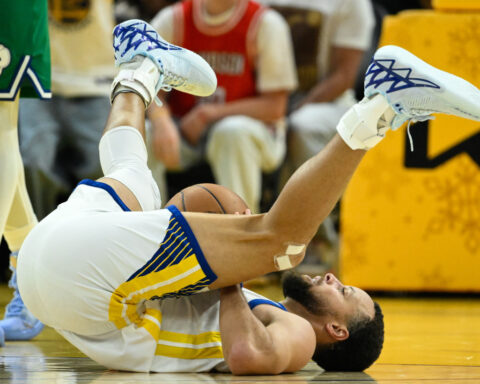 Stephen Curry, Jimmy Butler lead the way as Warriors beat Mavericks 126-116 on Christmas Day