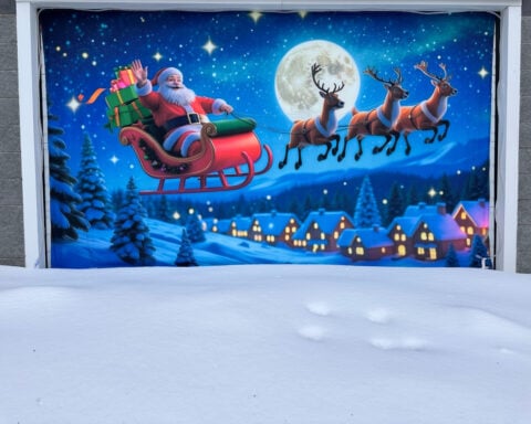 Winter storm snarls holiday travel across US Northeast, Great Lakes