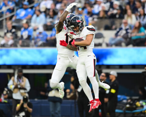 Texans clinch third consecutive playoff berth with 20-16 win over Chargers