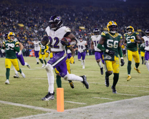 Ravens stay alive, Texans secure a playoff spot, Bears and Broncos clinch division titles