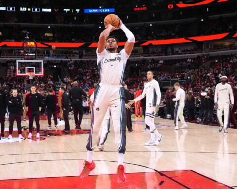 Antetokounmpo scores 29 for Bucks against Bulls after missing 8 games with calf strain