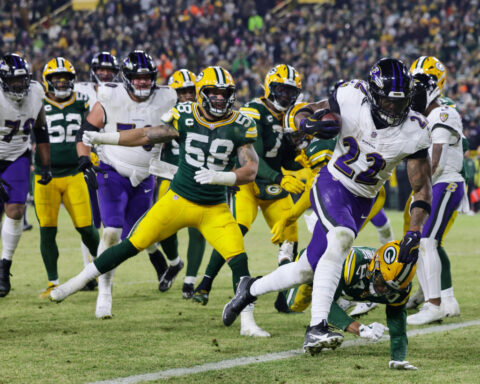 Derrick Henry's virtuoso performance helps Ravens stay alive with 41-24 win over Packers