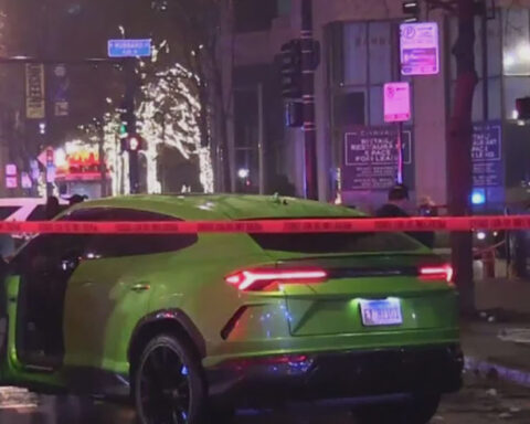 1 man killed, 3 wounded in mass shooting in Chicago's River North district