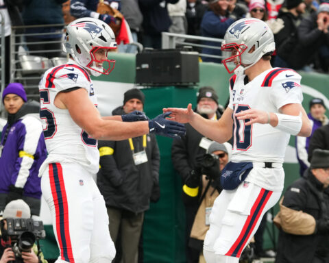 Patriots get career-high 5 TD passes from Maye in 42-10 rout of Jets, win AFC East a few hours later