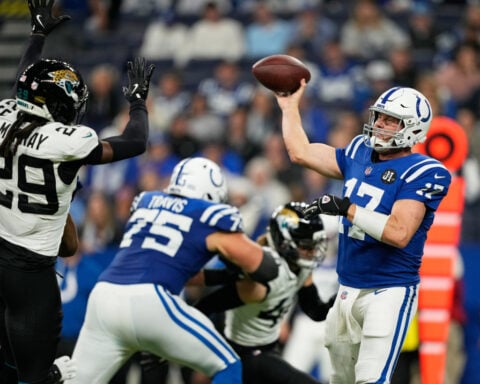 Trevor Lawrence runs for 2 scores as Jaguars close in on AFC South title with 23-17 win over Colts