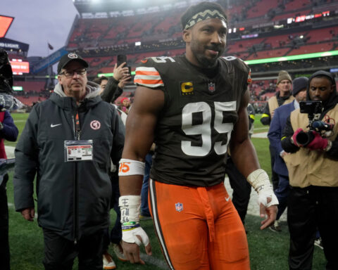 Browns prevent Steelers from clinching AFC North with 13-6 win over Pittsburgh