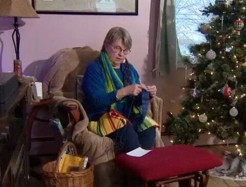 Baltimore woman knits scarf with each color tracking daily temperatures