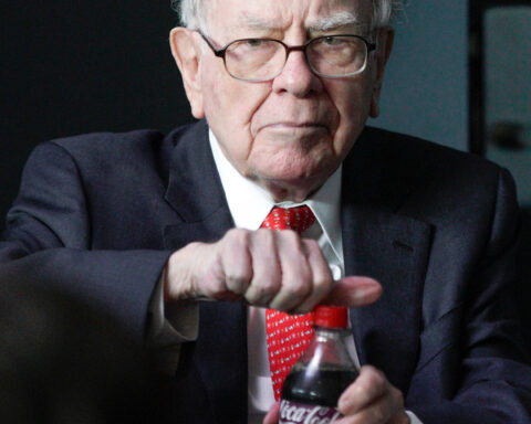 Some Warren Buffett wisdom on his last day leading Berkshire Hathaway