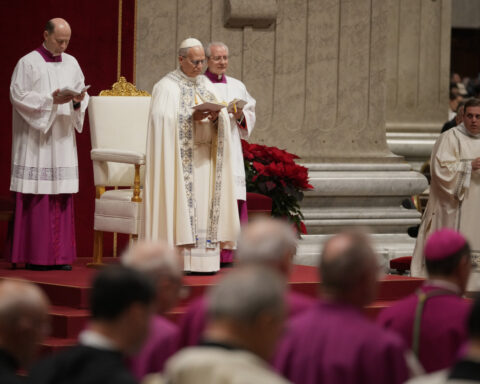 Pope asks that Rome welcome foreigners as he closes out 2025