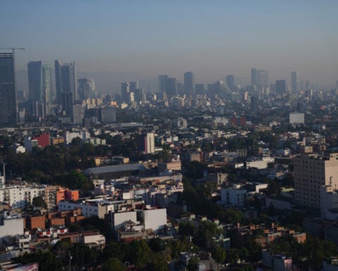 Earthquake with 6.5 magnitude rattles southern and central Mexico killing 2