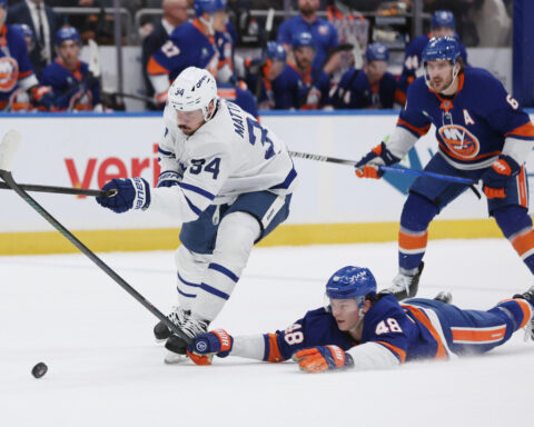 Matthews passes Mats Sundin to set Maple Leafs' franchise record with his 421st career goal