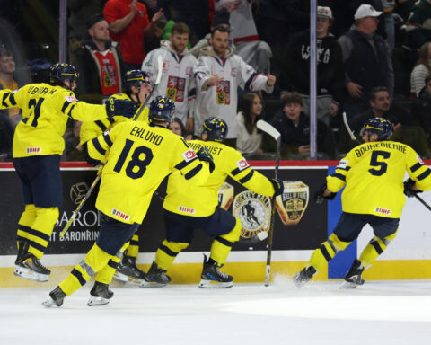 Sweden beats Czechia 4-2 for its 3rd world junior hockey title