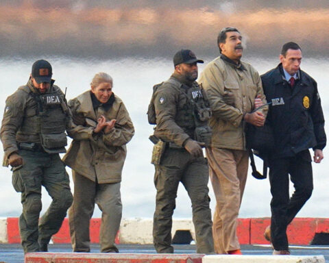 Trump officials told lawmakers that Maduro and his wife hit their heads as they attempted to flee US forces