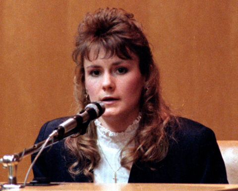 Pamela Smart seeks to overturn conviction for having teenager murder her husband