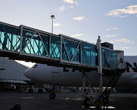 Hundreds of thousands of Venezuelans still face deportation from US after Maduro capture