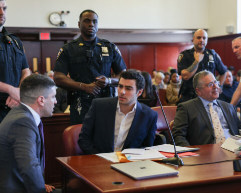 Federal prosecutors slam Mangione lawyers’ 'meritless' claims about Bondi’s lobbying ties