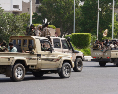 Saudi-backed forces move to capture key Yemeni city as crisis with UAE deepens