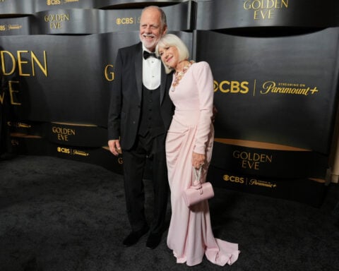 Sarah Jessica Parker gets Golden Globes' Carol Burnett Award and Helen Mirren gets DeMille prize