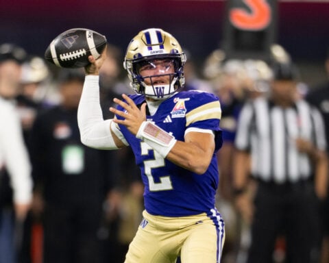 Washington QB Demond Williams Jr. announces he will return to Huskies, won't enter transfer portal