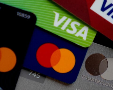 Trump pushes a 1-year, 10% cap on credit card interest rates and banks balk