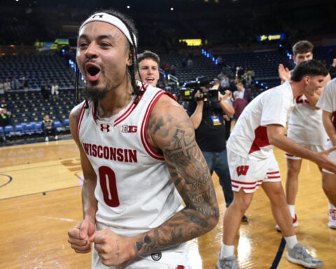 Wisconsin beats No. 2 Michigan 91-88 to give Wolverines their 1st loss of the season
