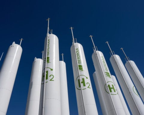 California wants to mix hydrogen with gas to cut climate pollution. Critics say that poses risks