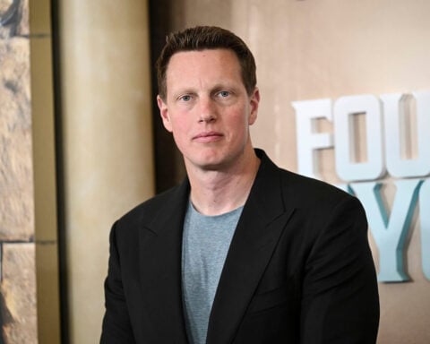 Paramount files lawsuit in pursuit of Warner Bros. Discovery and threatens proxy fight