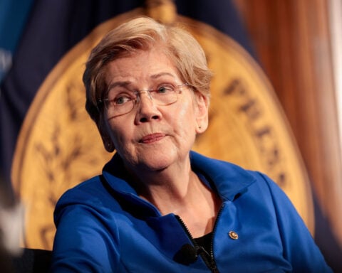 Elizabeth Warren says Democrats need to ‘read the room’ on the economy