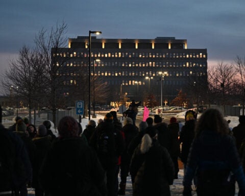 New video shows the minutes before immigration officer fatally shoots woman in Minneapolis