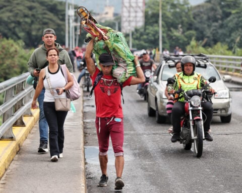 Colombian rebels call for a 'national accord' after the US intervention in Venezuela