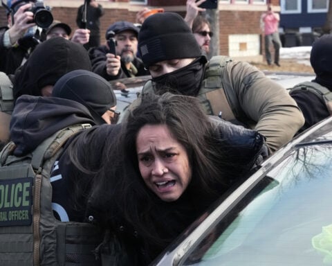 Minnesota protesters, agents repeatedly square off while prosecutors quit after Renee Good's death