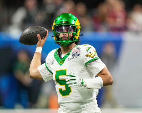 Oregon QB Dante Moore says he'll return to the Ducks rather than declare for the NFL draft