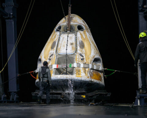 Ailing astronaut returns to Earth early in NASA's first medical evacuation