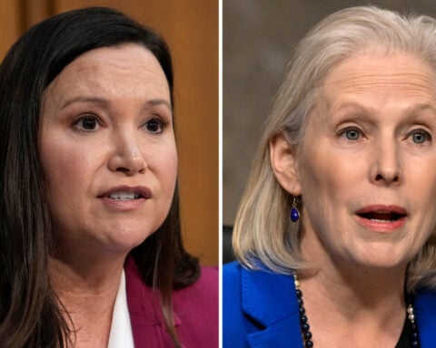 Senators launch a cross-party effort to end stock trading by lawmakers