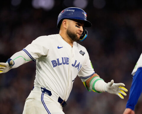 Bo Bichette and the New York Mets agree to a $126 million, 3-year contract, AP source says