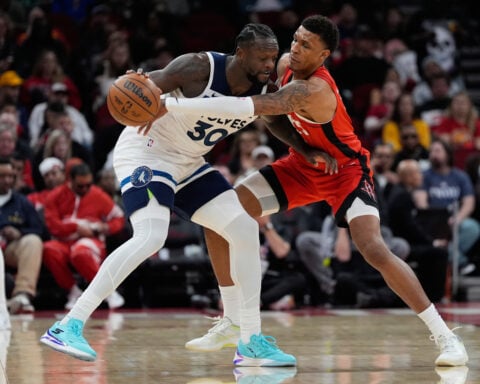 Kevin Durant's season-high 39 points and clutch free throws lift Rockets over Timberwolves