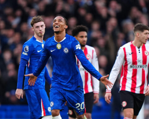 Man United stuns Man City in Carrick's first game and Liverpool and Arsenal drop points