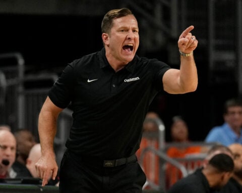 No. 2 Iowa State loses second straight, 79-70 to Cincinnati