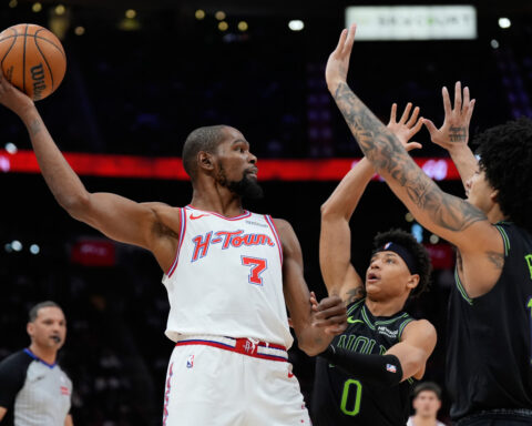 Durant moves past his 'idol,' Dirk Nowitzki, into 6th place on the NBA's career scoring list