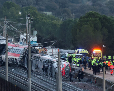 Trains fatally derail in Spain