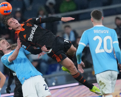 Nico Paz scores twice despite missed penalty as Como cruises past Lazio 3-0 in Serie A