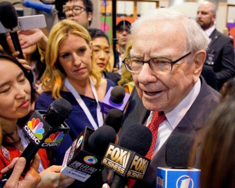 Warren Buffett's successor eyes selling off Berkshire Hathaway's 325 million Kraft Heinz shares