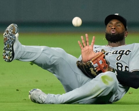 Mets acquire CF Luis Robert Jr. in a trade with the White Sox