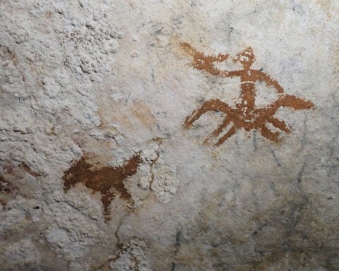 Discovered: An outline of a hand that’s at least 67,800 years old