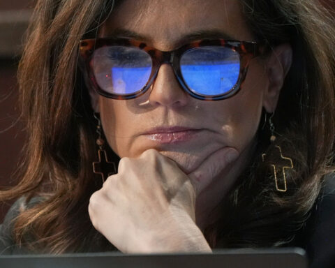 Republicans and some Democrats back contempt for the Clintons in House Epstein probe