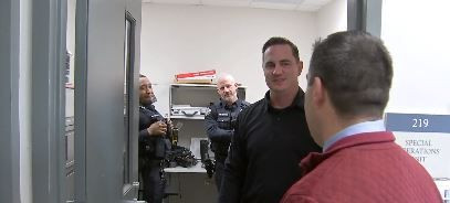 Police come together to support detective after terminal cancer diagnosis