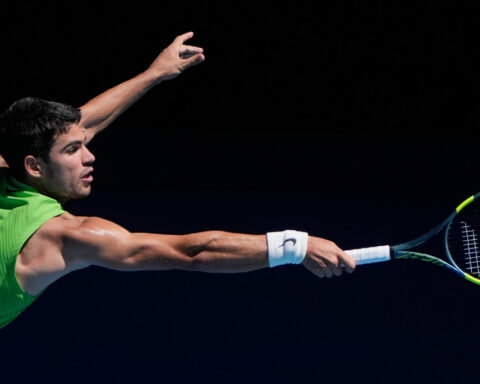 Carlos Alcaraz wins third-round match but loses 'drop-shot battle' at Australian Open