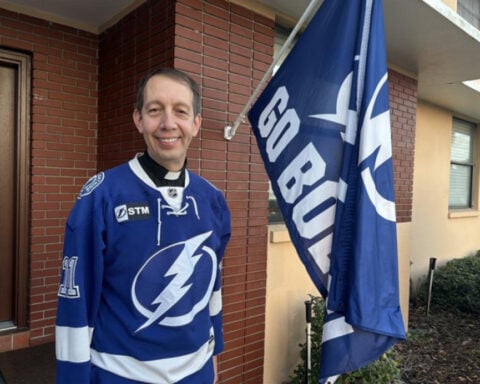 Tampa pastor uses Lightning hockey to connect with students